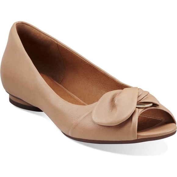clarks peep toe flats